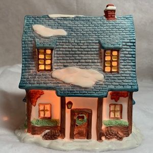 VNTG Lighted Americana Ceramic Cottage